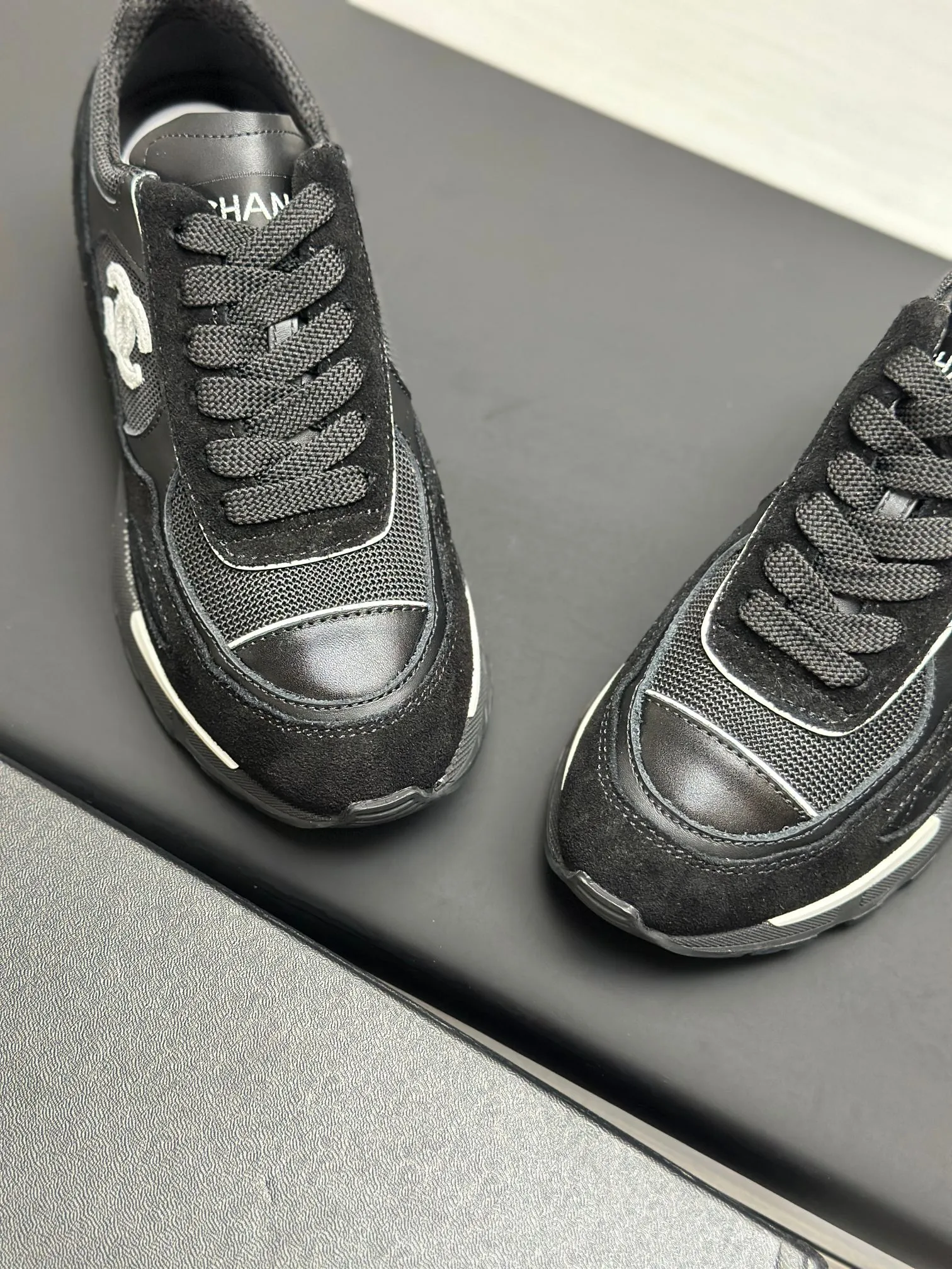 Men's shoes 💰620💰Women's 🚺 Chanel Panda shoes! 2025 counter top casual sports shoes This classic design; the upper is in the style of electric embroidery with various techniques; the outsole is fashionable and sporty; the unusual inclusion of a variety of color matching elements... The diversified mix and match is very good-looking and versatile, and can be used for leisure, fashion, sports, and outdoor... ꫛꫀꪝ Go➫ Materials: ❶Upper made of: original imported first-layer silk cowhide + original waterproof cloth + original first-layer cowhide ❷Inner use: Original Yangli+wang ❸ Outsole based on: Original TPU combination outsole Special counter boutique packaging complete set for women 35–41
